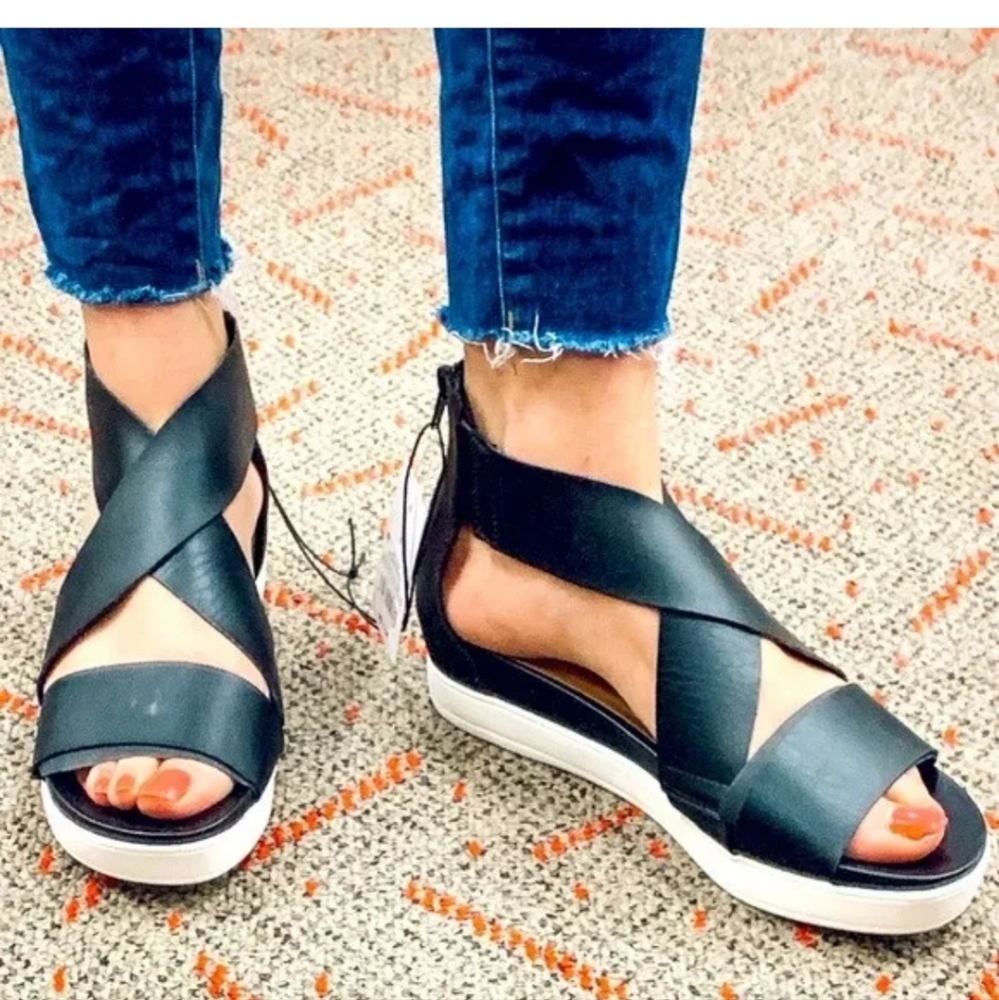 Universal Thread Women's Hummingbird Ankle Strap Sandals